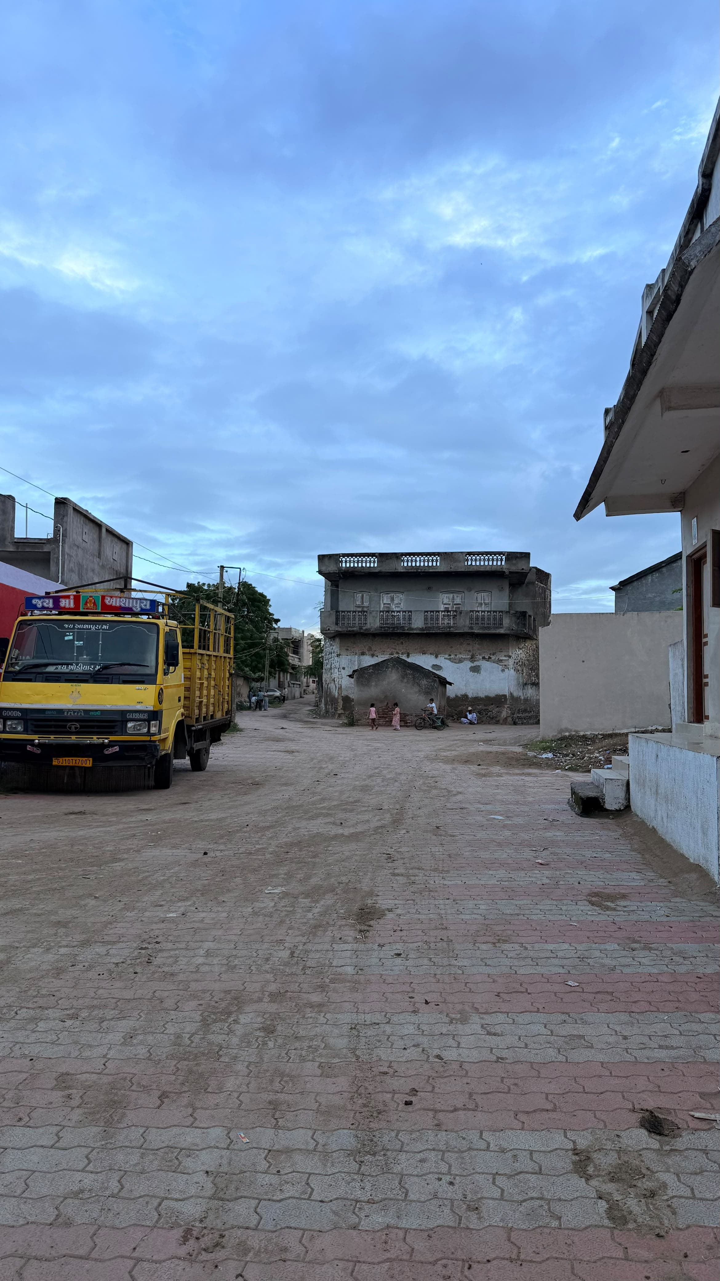 ભરતસિંહ લાલુભા અને સુરુભા વાળી શેરીમાં પેવર બ્લોક