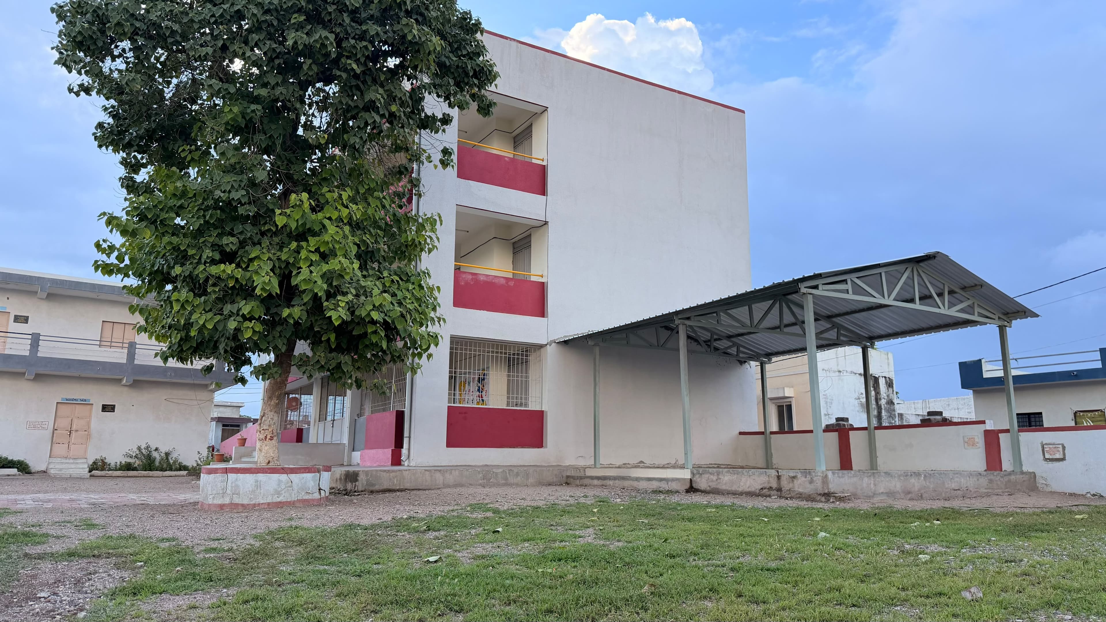 શાળા આધુનિક સંડાસ-બાથરૂમ બ્લોક